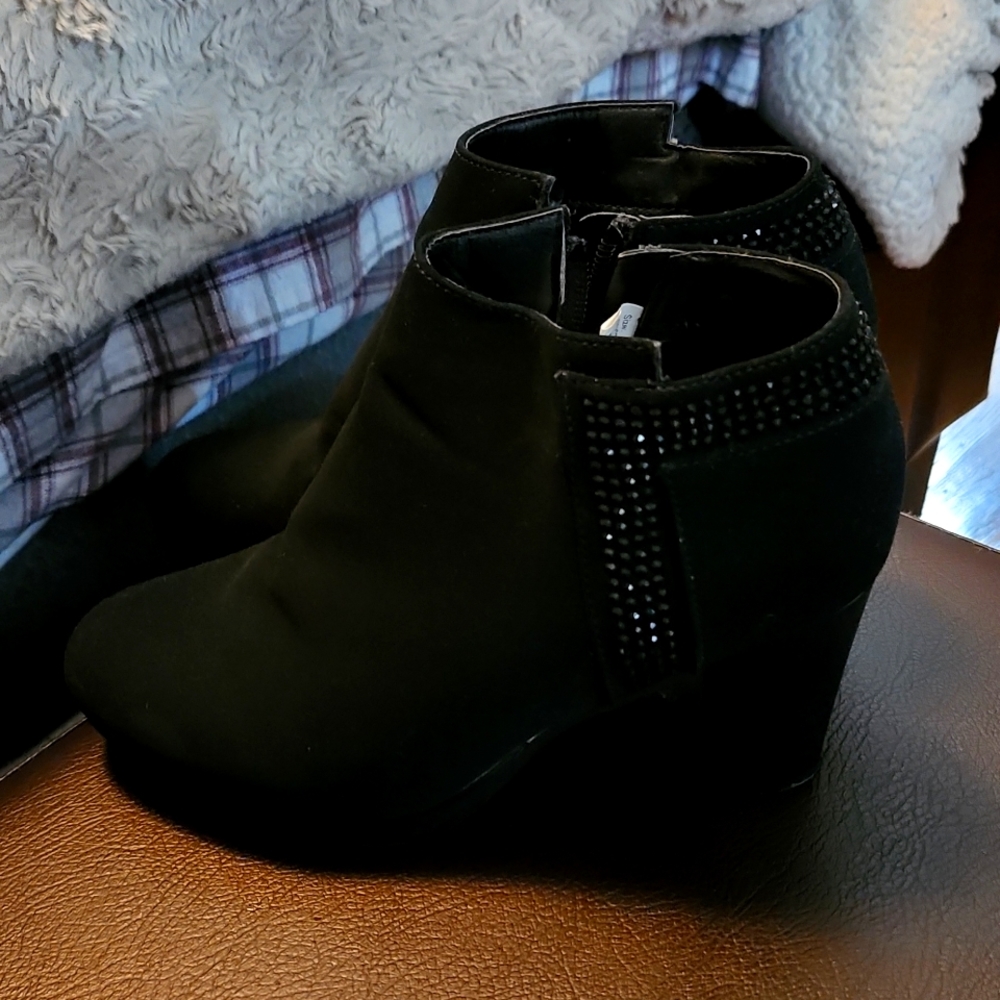 Woman black boots